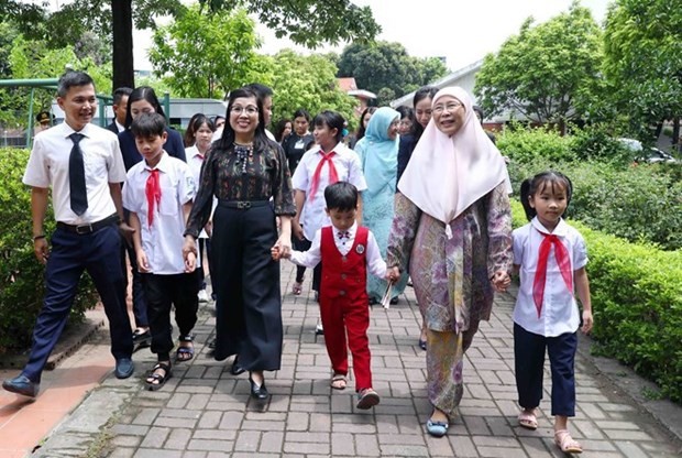 Malaysian Prime Minister, Spouse Busy at Hanoi Malaysian Prime Minister, Spouse Busy at Hanoi