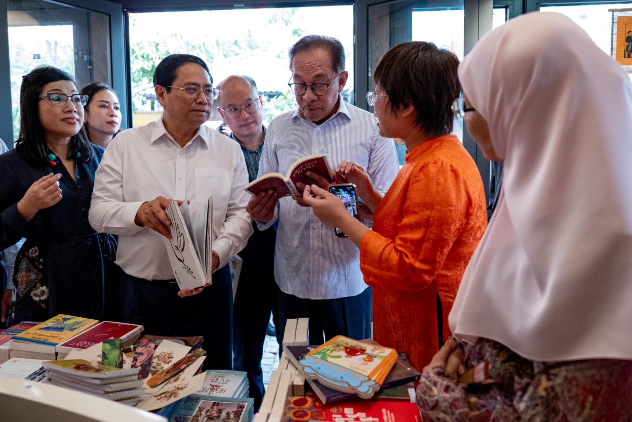 Malaysian Prime Minister, Spouse Busy at Hanoi Malaysian Prime Minister, Spouse Busy at Hanoi