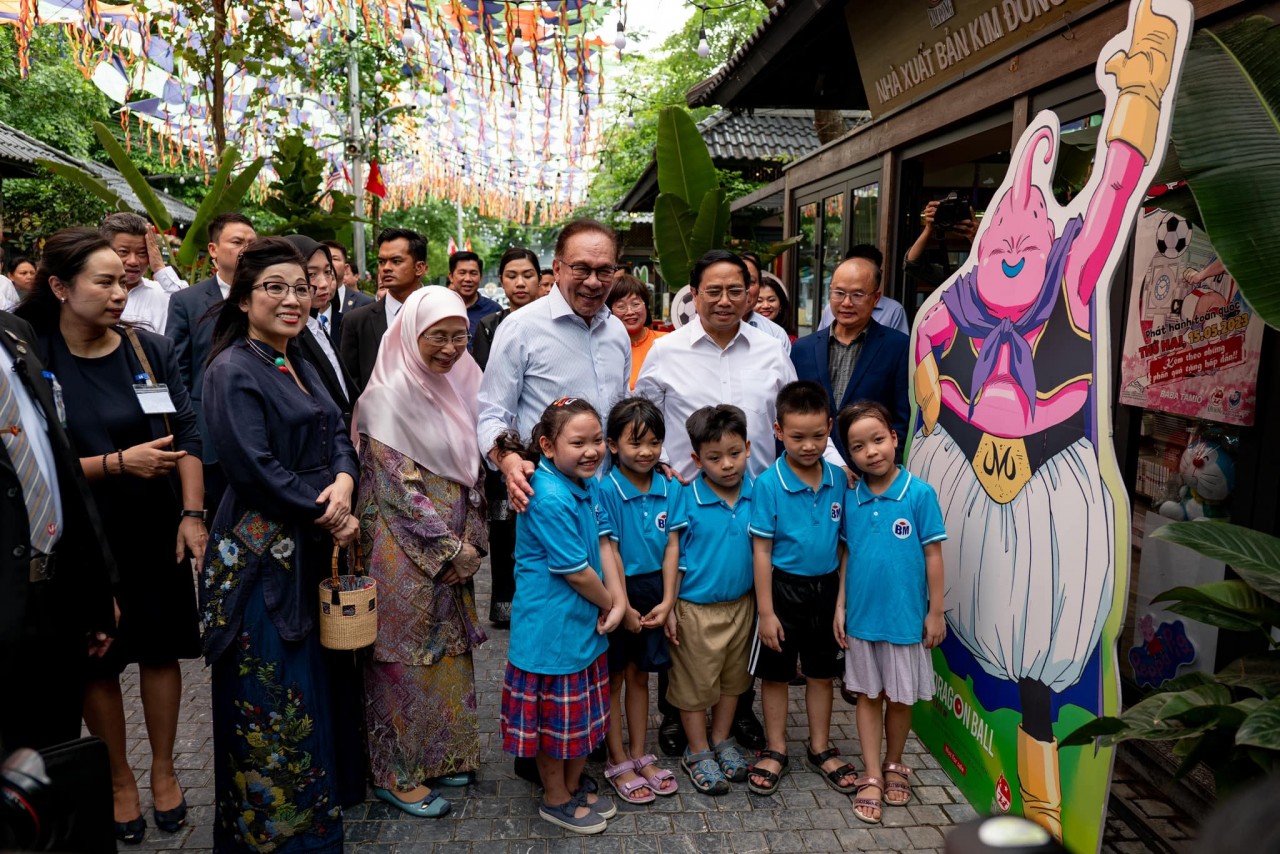 Malaysian Prime Minister, Spouse Busy at Hanoi Malaysian Prime Minister, Spouse Busy at Hanoi