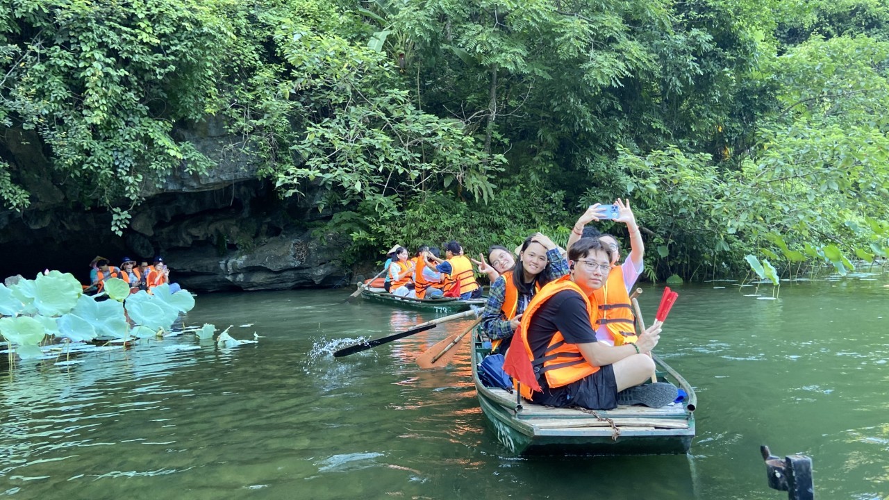 OV Youths Enjoy Special National Landscape Site of Trang An Overseas Vietnamese Youths Enjoy Special National Landscape Site of Trang An
