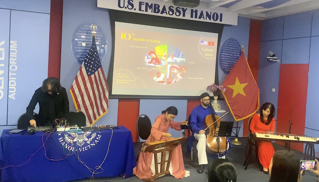The Vietnam - US 10th Anniversary Culture Show: A Symphony of Friendship The Vietnam - US 10th Anniversary Culture Show: A Symphony of Friendship