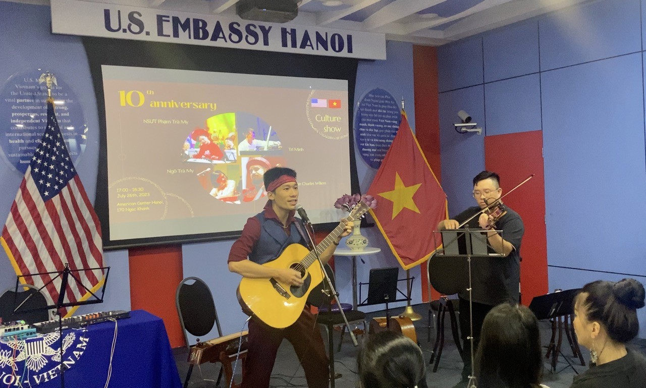 The Vietnam - US 10th Anniversary Culture Show: A Symphony of Friendship The Vietnam - US 10th Anniversary Culture Show: A Symphony of Friendship