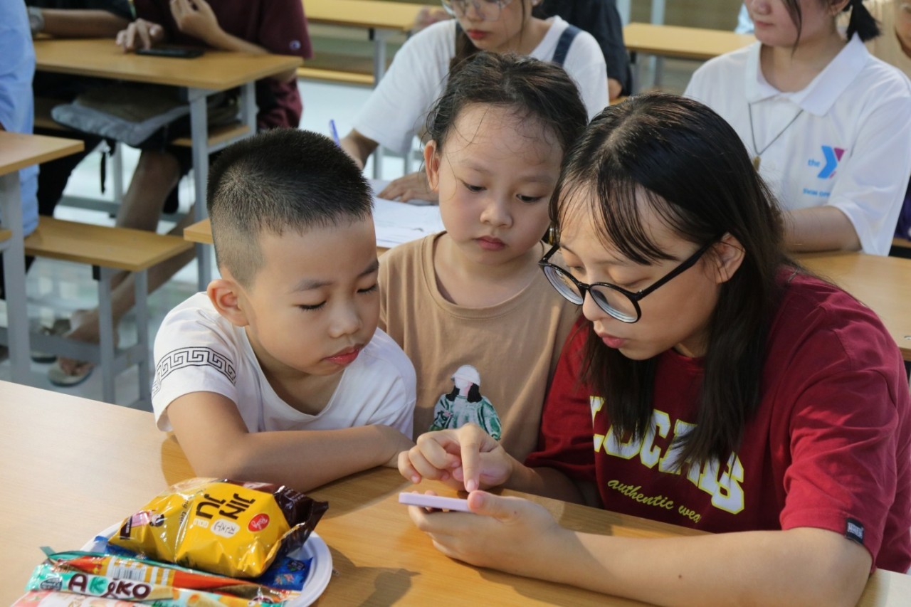 Vietnamese Students Experience Korean Culture
