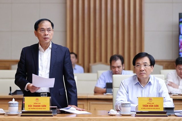 Foreign Minister Bui Thanh Son announced the Prime Minister's Decision, on the establishment of a Steering Committee for the project’s development. Foreign Minister Bui Thanh Son announced the Prime Minister's Decision, on the establishment of a Steering Committee for the project’s development.