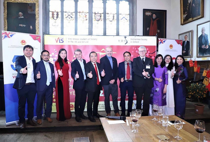 Promoting Vietnamese Intellectual Resources in UK And Ireland Promoting Vietnamese Intellectual Resources in UK And Ireland