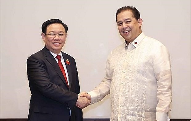 National Assembly Chairman Vuong Dinh Hue (L) meets Speaker of the Philippine House of Representatives Ferdinand Martin Romualdez (Photo: VNA) National Assembly Chairman Vuong Dinh Hue (L) meets Speaker of the Philippine House of Representatives Ferdinand Martin Romualdez (Photo: VNA)