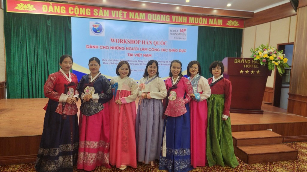 Vietnam, UK Curate Children