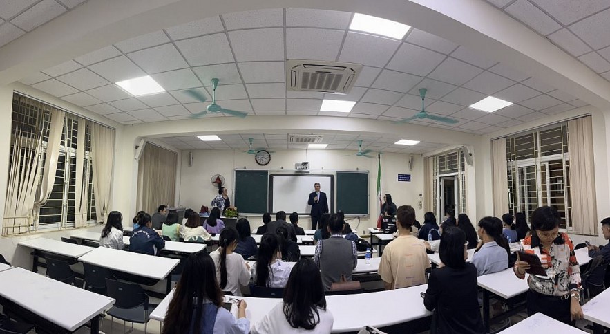 Young Vietnamese Explore the Persian World Thanks to Language Course Young Vietnamese Explore the Persian World Thanks to Language Course