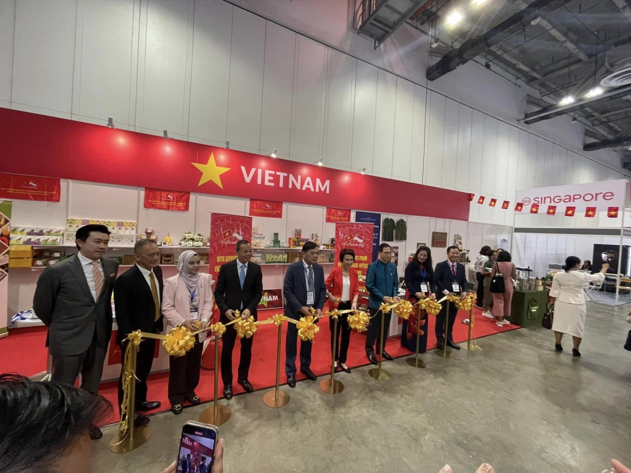 Almost 20 Vietnamese Entrepreneurs Display Products at Franchising & Licensing Asia Almost 20 Vietnamese Entrepreneurs Display Products at Franchising & Licensing Asia