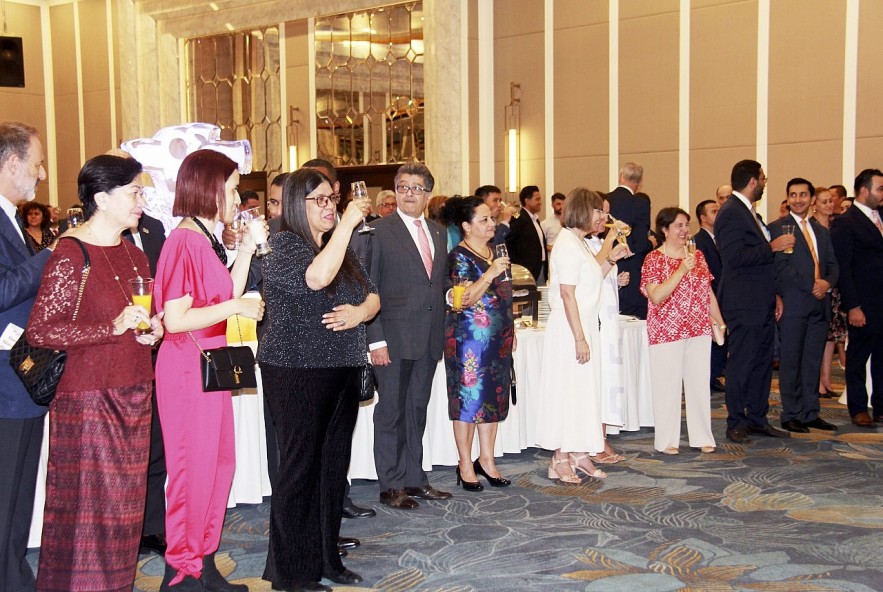 Vietnam-Uruguay Beef Up Solidarity And Friendship Vietnam, Uruguay Beef Up Solidarity And Friendship