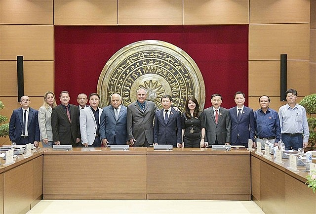 Chairman of the National Assembly's Foreign Affairs Committee Vũ Hải Hà hosted a delegation from Cuba-Việt Nam Friendship Parliamentarians’ Group led by its Vice President, Governor of Cuba’s Artemisa Province Ricardo Concepcion Rodriguez. — VNA/VNS Photo Chairman of the National Assembly's Foreign Affairs Committee Vũ Hải Hà hosted a delegation from Cuba-Việt Nam Friendship Parliamentarians’ Group led by its Vice President, Governor of Cuba’s Artemisa Province Ricardo Concepcion Rodriguez. — VNA/VNS Photo
