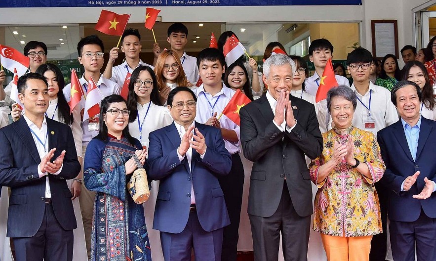 Prime Ministers of Vietnam And Singapore Visit Vietnam National University Prime Ministers of Vietnam And Singapore Visit Vietnam National University