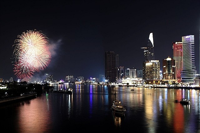 DAZZLING SHOW - HCM City will host two fireworks displays on September 2 to celebrate the 78th anniversary of the August Revolution (August 19) and National Day (September 2). — VNA/VNS Photo by Thanh Vũ DAZZLING SHOW - HCM City will host two fireworks displays on September 2 to celebrate the 78th anniversary of the August Revolution (August 19) and National Day (September 2). — VNA/VNS Photo by Thanh Vũ