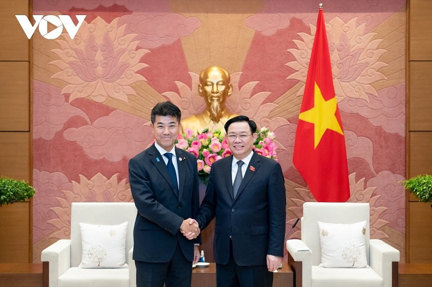 Vietnamese National Assembly Chairman Vuong Dinh Hue shaking hands with Kenta Izumi, leader of the Constitutional Democratic Party of Japan (CDP), in Hanoi on August 30. Vietnamese National Assembly Chairman Vuong Dinh Hue shaking hands with Kenta Izumi, leader of the Constitutional Democratic Party of Japan (CDP), in Hanoi on August 30.