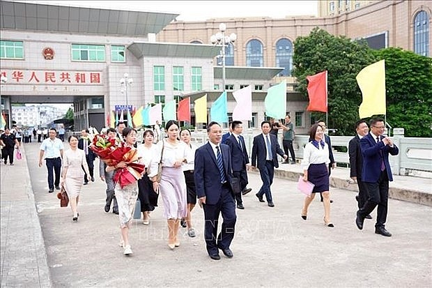 The Chinese delegation visits Mong Cai city, Quang Ninh province. (Photo: VNA) The Chinese delegation visits Mong Cai city, Quang Ninh province. (Photo: VNA)