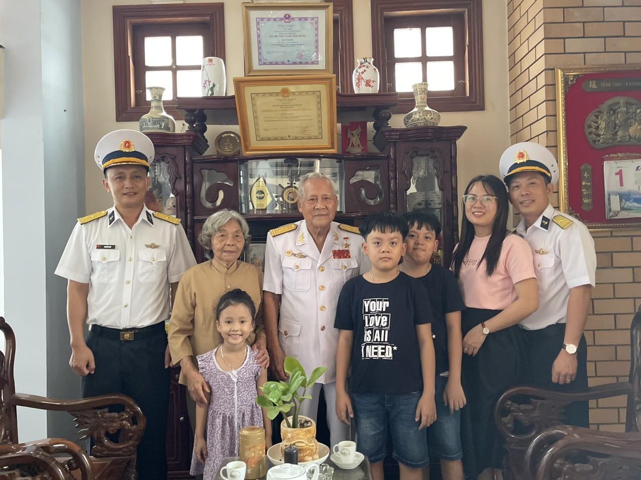 Tribute to Hero of Ships without Numbers on National Day Tribute to Hero of Ships without Numbers on National Day