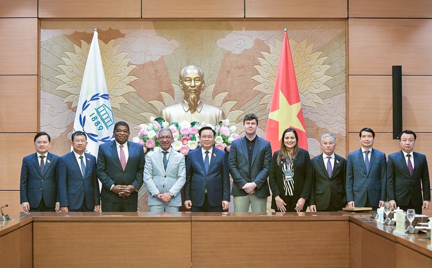 Strengthening Youth Participation in National Parliaments Strengthening Youth Participation in National Parliaments