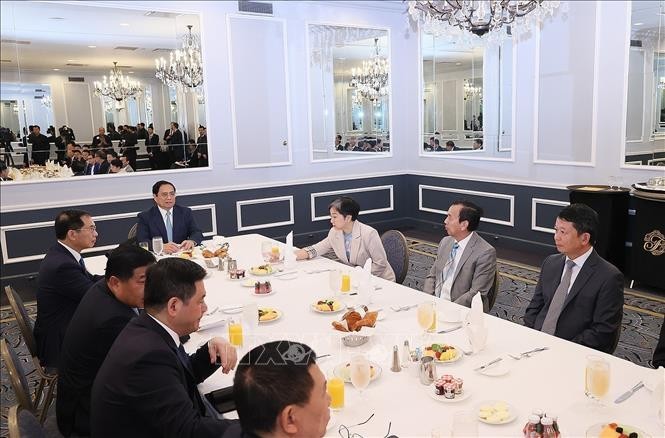 Prime Minister Pham Minh Chinh had breakfast and worked with some typical overseas Vietnamese businesses in San Francisco, USA. (Photo: Duong Giang/TTXVN) Prime Minister Pham Minh Chinh had breakfast and worked with some typical overseas Vietnamese businesses in San Francisco, USA. (Photo: Duong Giang/TTXVN)