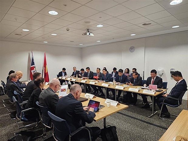 An overview of the talks between Deputy Minister of Public Security Lieutenant General Le Quoc Hung and Minister of State (Minister for Immigration) at the Home Office Robert Jenrick. (Photo: VNA) An overview of the talks between Deputy Minister of Public Security Lieutenant General Le Quoc Hung and Minister of State (Minister for Immigration) at the Home Office Robert Jenrick. (Photo: VNA)