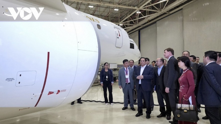 Prime Minister Pham Minh Chinh calls at Embraer S.A., a Brazilian multinational aerospace corporation, in Sao Paolo. Prime Minister Pham Minh Chinh calls at Embraer S.A., a Brazilian multinational aerospace corporation, in Sao Paolo.