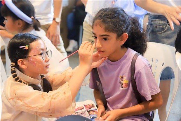 Mid-Autumn Festival Held for Vietnamese Children in Singapore Mid-Autumn Festival Held for Vietnamese Children in Singapore