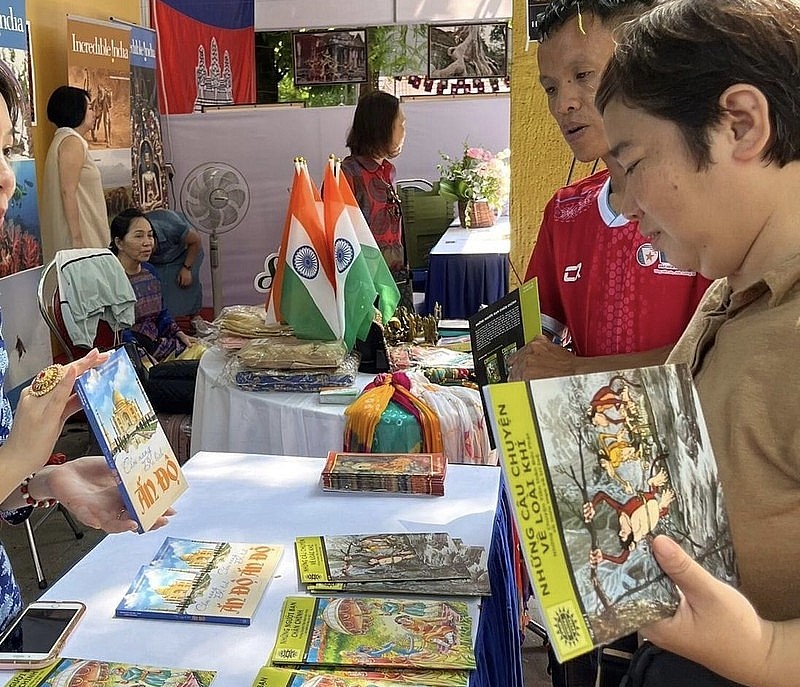 The 2023 Hanoi Autumn Festival, themed “Hanoi in Autumn – Come to love”, is taking place from September 29 to October 1 to honour Hanoi's tourism, culture, heritage, and nature. The festival includes a wide variety of activities that are expected to provide visitors to the capital city with interesting and meaningful experiences. The 2023 Hanoi Autumn Festival, themed “Hanoi in Autumn – Come to love”, is taking place from September 29 to October 1 to honour Hanoi's tourism, culture, heritage, and nature. The festival includes a wide variety of activities that are expected to provide visitors to the capital city with interesting and meaningful experiences.