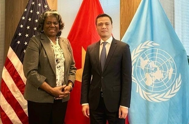 Ambassador Dang Hoang Giang, Permanent Representative of Vietnam to the United Nations, (R) receives Ambassador Linda Thomas-Greenfield, US Representative to the UN (Photo: VNA) Ambassador Dang Hoang Giang, Permanent Representative of Vietnam to the United Nations, (R) receives Ambassador Linda Thomas-Greenfield, US Representative to the UN (Photo: VNA)