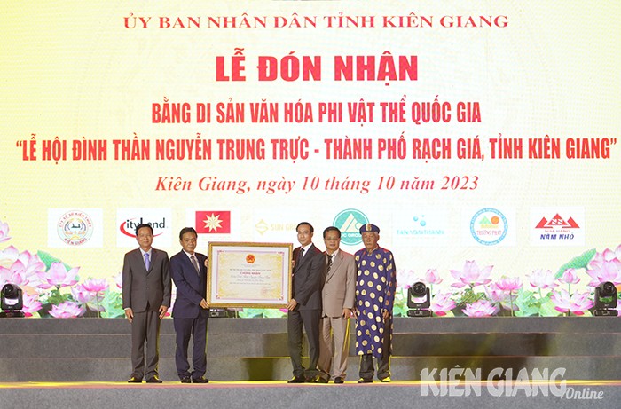 Unique Festival of River Region of Vietnamese Southwest Region Unique Festival of River Region of Vietnamese Southwest Region