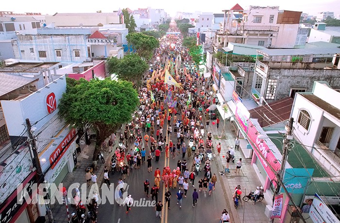 Unique Festival of River Region of Vietnamese Southwest Region Unique Festival of River Region of Vietnamese Southwest Region