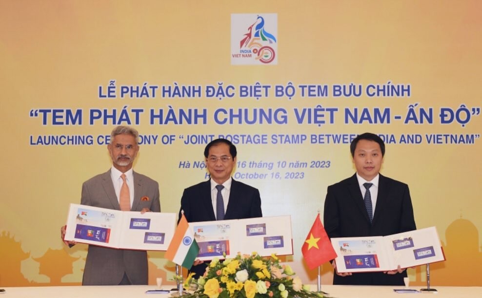 Vietnam- India Joint Stamp Set Promotes Traditional Martial Arts Vietnam- India Joint Stamp Set Promotes Traditional Martial Arts