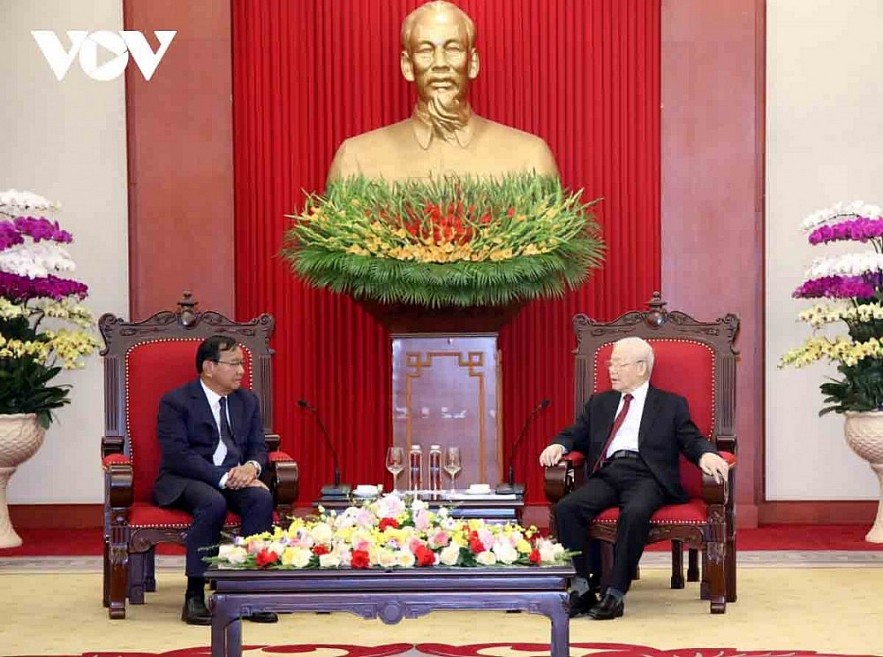 Party General Secretary Nguyen Phu Trong (R) and chairman of the Cambodian People’s Party (CPP) Central Committee's Commission for External Relations Prak Sokhonn at their meeting in Hanoi on October 18. Party General Secretary Nguyen Phu Trong (R) and chairman of the Cambodian People’s Party (CPP) Central Committee's Commission for External Relations Prak Sokhonn at their meeting in Hanoi on October 18.