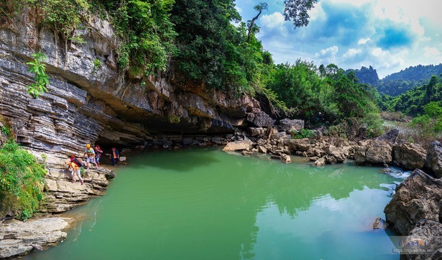 The Unique “Eye Of The Storm” Through Vietnamese Photographer’s Lenses The Unique “Eye Of The Storm” Inside Hang Tien Cave