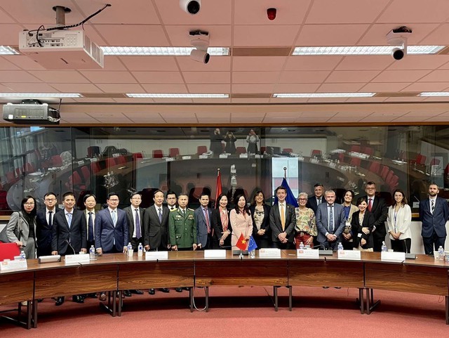 Vietnam Asks for EU's Support in Developing Marine Economy Vietnam Asks for EU's Support in Developing Marine Economy