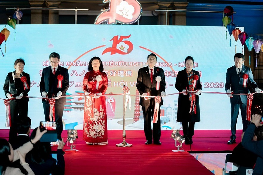 Hanoi and Fukuoka leaders at the Hanoi-Fukuoka Cooperation Contributes to Vietnam-Japan Friendship