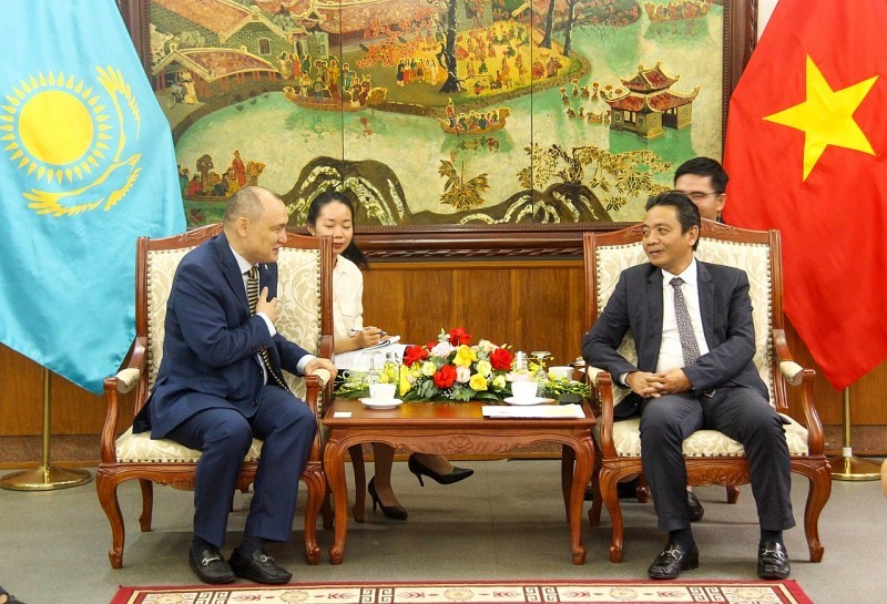 Bringing Vietnamese Literature Classics to Kazakhstan Bringing Vietnamese Literature Classics to Kazakhstan