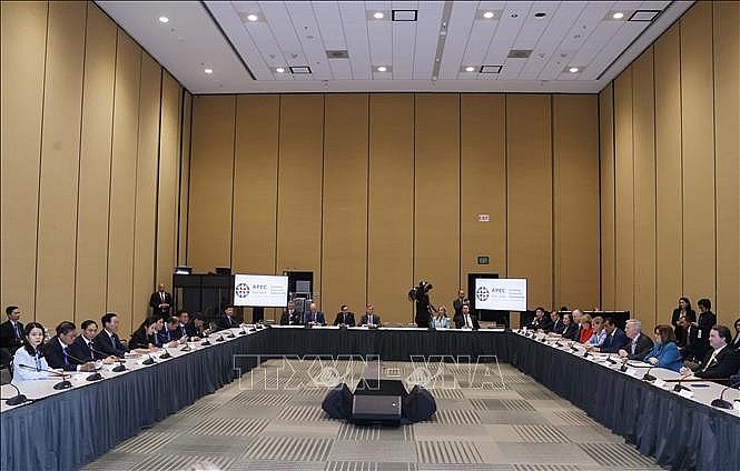 Vietnamese President Vo Van Thuong meets with representatives of US - APEC Businesss Coalition in San Francisco on November 15. (Photo: VNA) Vietnamese President Vo Van Thuong meets with representatives of US - APEC Businesss Coalition in San Francisco on November 15. (Photo: VNA)