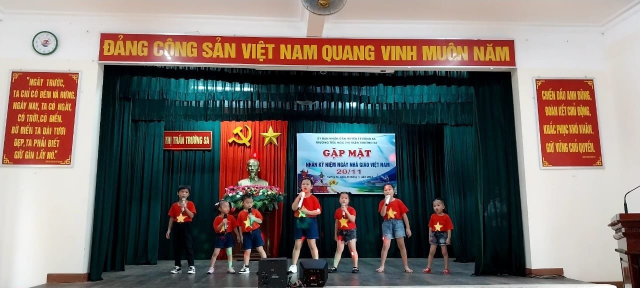 Truong Sa District Celebrate Vietnamese Teacher's Day Truong Sa District Celebrate Vietnamese Teacher's Day