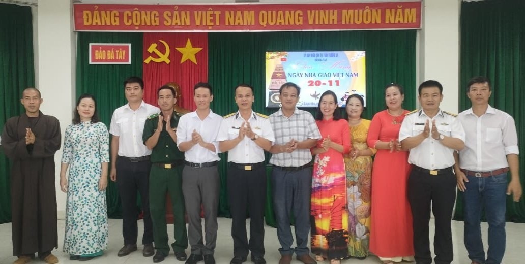 Truong Sa District Celebrate Vietnamese Teacher's Day Truong Sa District Celebrate Vietnamese Teacher's Day