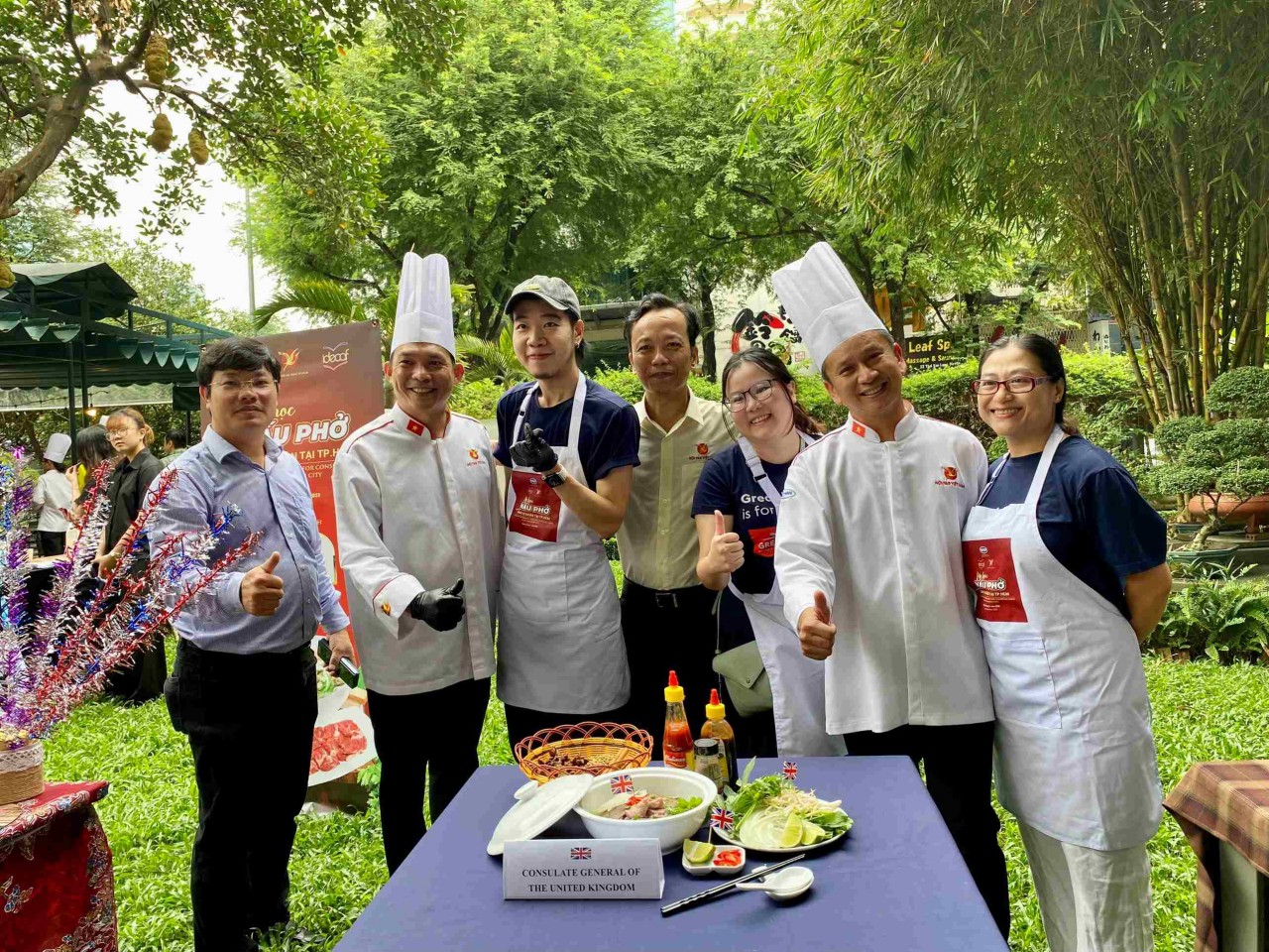 Foreign Diplomats in Ho Chi Minh City Learn to Cook Pho Foreign Diplomats in Ho Chi Minh City Learn to Cook Pho