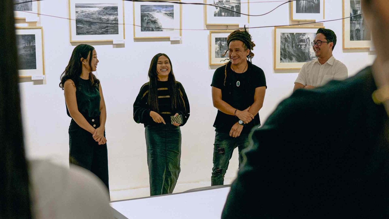 The grand opening Peruvian Artist Exhibits Paintings on Traditional Vietnam Paper
