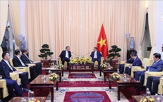 Prime Minister Pham Minh Chinh (R) receives Chinese Minister of Commerce Wang Wentao. (Photo: VNA) Prime Minister Pham Minh Chinh (R) receives Chinese Minister of Commerce Wang Wentao. (Photo: VNA)