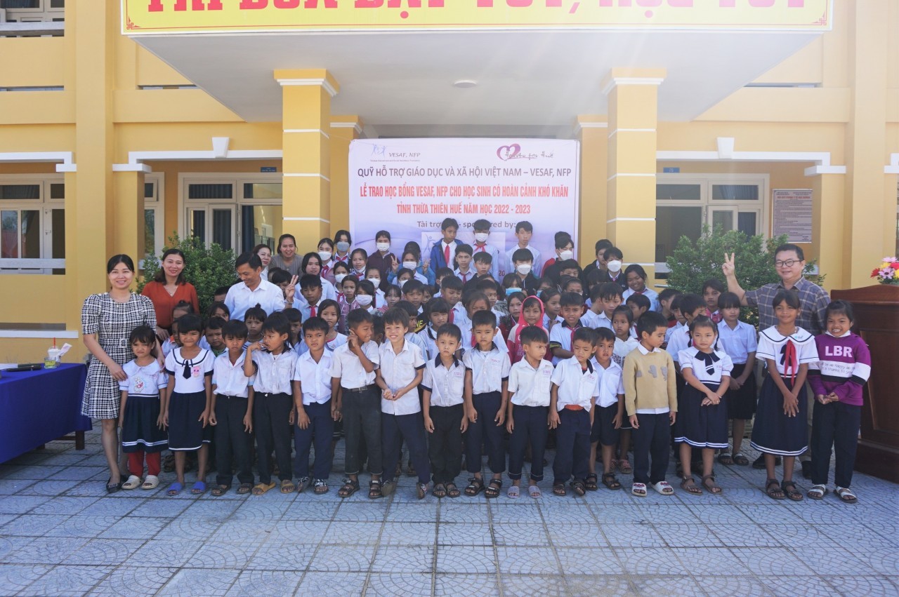 VESAF Sponsors 152 Scholarships for Students in Thua Thien Hue VESAF Sponsors 152 Scholarships for Students in Thua Thien Hue