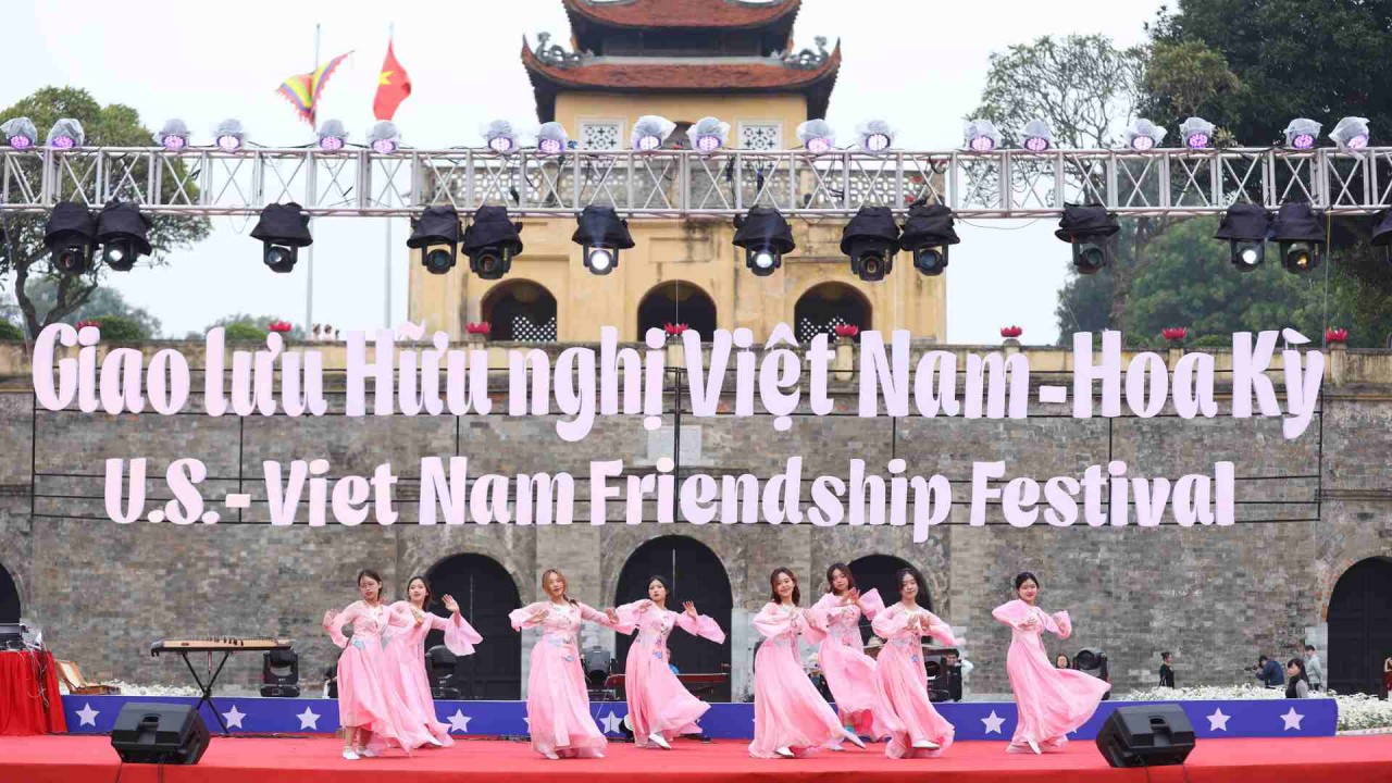 A performance at the US-Vietnam Friendship Festival A performance at the US-Vietnam Friendship Festival