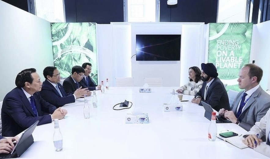 An overview of the working session between Vietnamese Prime Minister Pham Minh Chinh and World Bank President Ajay Banga in Dubai on December 2. (Photo: VGP) An overview of the working session between Vietnamese Prime Minister Pham Minh Chinh and World Bank President Ajay Banga in Dubai on December 2. (Photo: VGP)