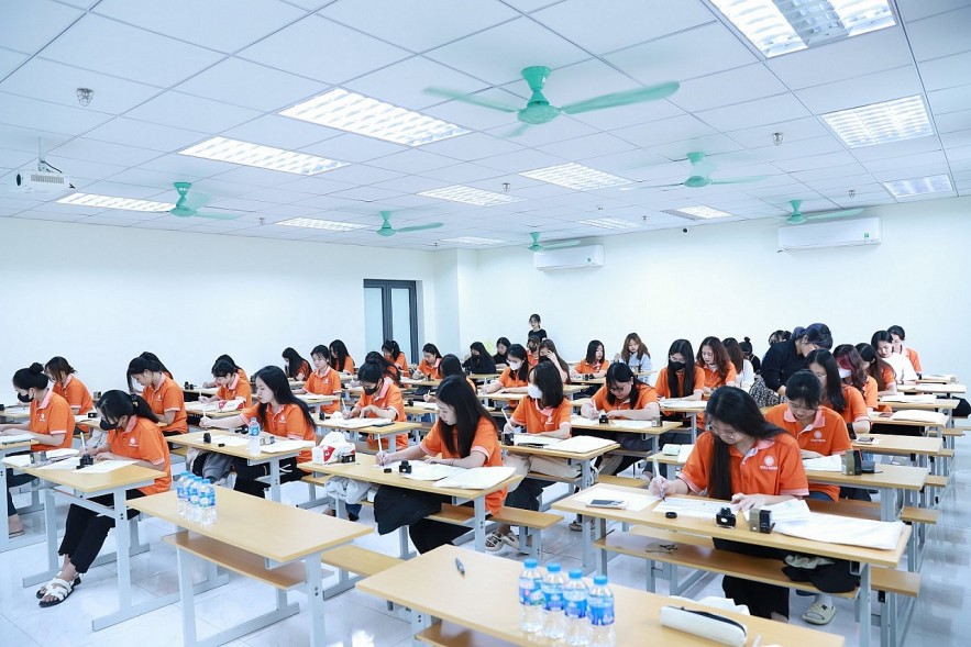 Vietnamese University Students Experience Korean Culture Vietnamese University Students Experience Korean Culture