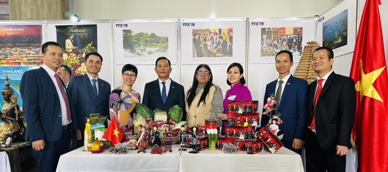 Vietnam's Culture, Cuisine Introduced at ASEAN Day in Venezuela Vietnam's Culture, Cuisine Introduced at ASEAN Day in Venezuela