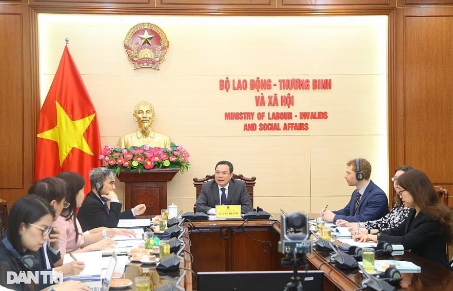 The 2023 Vietnam-US labor dialogue program takes place online at the headquarters of the Ministry of Labor, War Invalids and Social Affairs of Vietnam and the US Department of Labor (Photo: Nguyen Son). The 2023 Vietnam-US labor dialogue program takes place online at the headquarters of the Ministry of Labor, War Invalids and Social Affairs of Vietnam and the US Department of Labor (Photo: Nguyen Son).