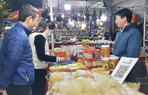 The five-day event features more than 100 booths showcasing over 2,000 OCOP products and regional specialties from Hanoi. (Photo: VNA) The five-day event features more than 100 booths showcasing over 2,000 OCOP products and regional specialties from Hanoi. (Photo: VNA)