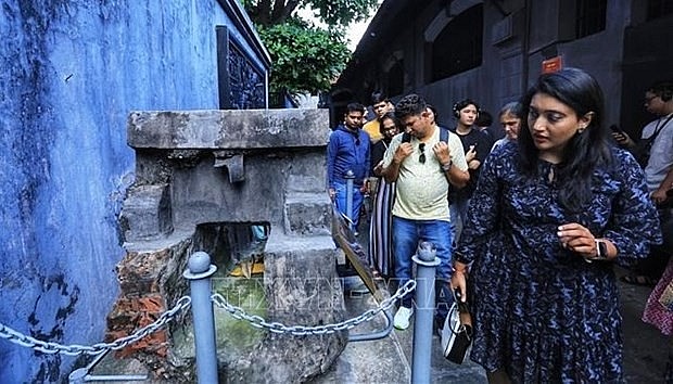 Foreign visitors to Hoa Lo Prison, a relic site in Hanoi. (Photo: VNA) Foreign visitors to Hoa Lo Prison, a relic site in Hanoi. (Photo: VNA)