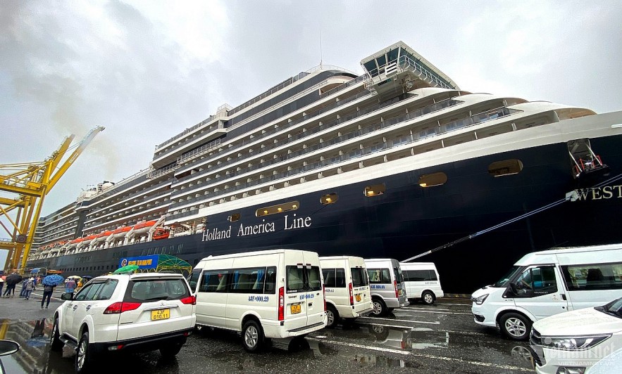 Cruise Ship Brings over 2,000 Foreign Tourists to Da Nang Cruise Ship Brings over 2,000 Foreign Tourists to Da Nang